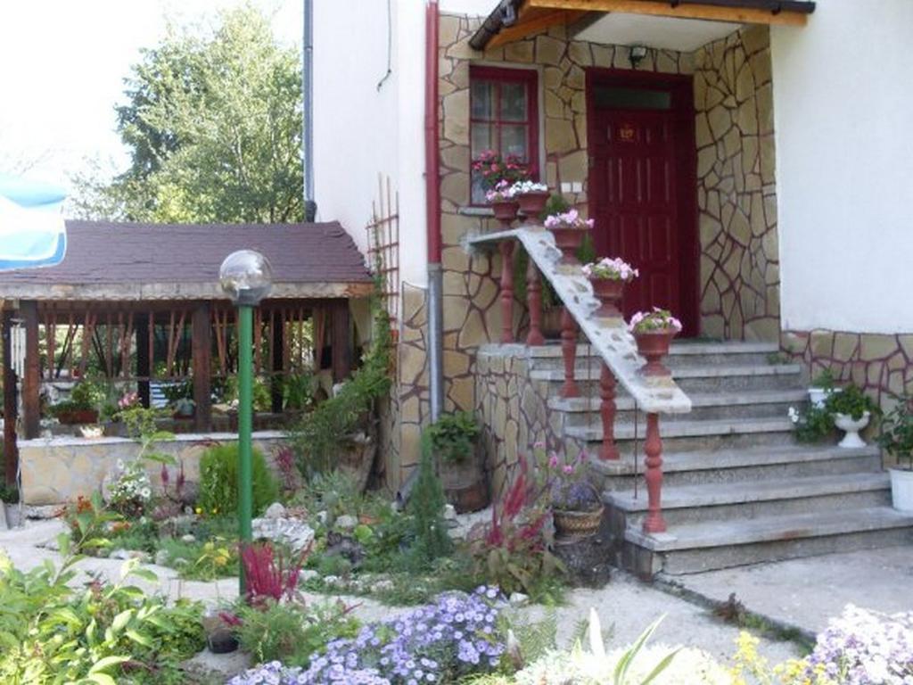 Veselata Guest House Dolna Banya Kültér fotó